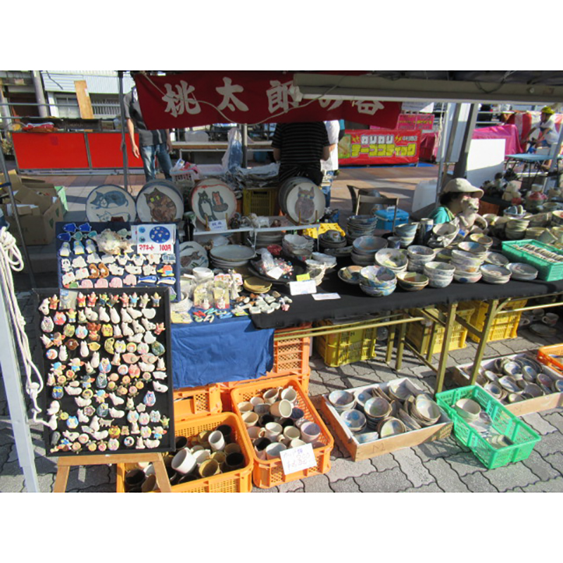 天白ワークスと桃太郎の器 | 織部ヒルズ土岐美濃焼まつり